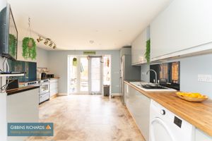 Kitchen/Breakfast Room- click for photo gallery
